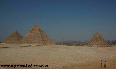 Le piramidi della piana di Giza